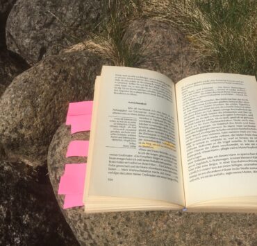 aufgeschlagenes Buch